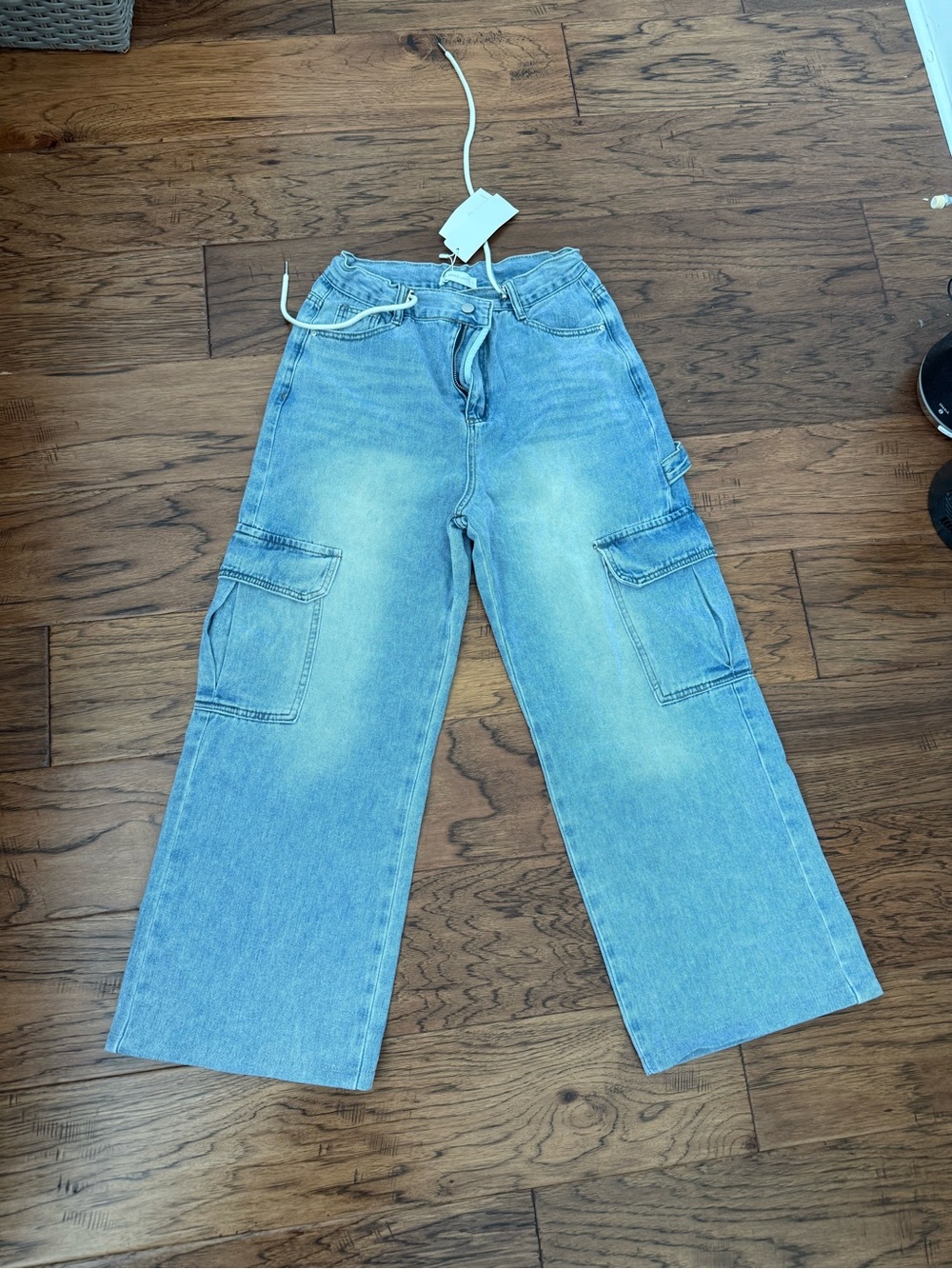 Adjustable waist Wide-Leg Cargo Jeans, size Small/Medium